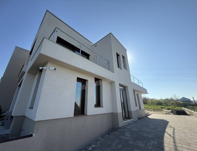 Eladó ikerház, Vácon 175 M Ft, 4 szobás / költözzbe.hu
