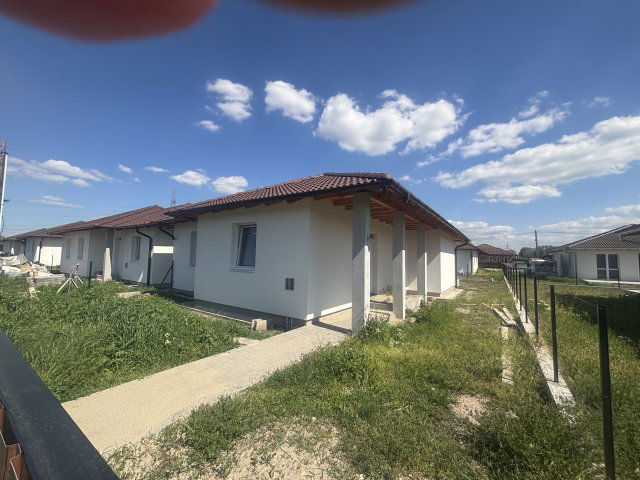 Eladó ikerház, Taksonyon 89.3 M Ft, 5 szobás