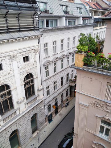 Eladó téglalakás, Budapesten, VI. kerületben 123 M Ft, 2 szobás