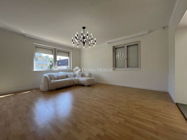 Eladó családi ház, Kecskeméten 150 M Ft, 5 szobás