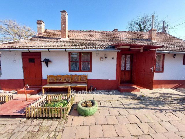 Eladó családi ház, Szentesen 14.9 M Ft, 2+1 szobás