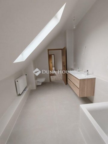 Eladó téglalakás, Budapesten, XV. kerületben 95 M Ft, 4 szobás