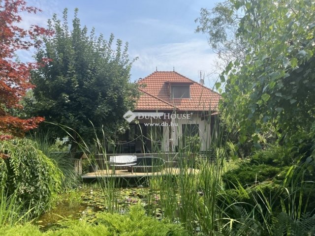 Eladó családi ház, Szadán 195 M Ft, 5 szobás