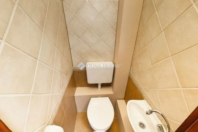 Eladó téglalakás, Kecskeméten 64.9 M Ft, 6 szobás