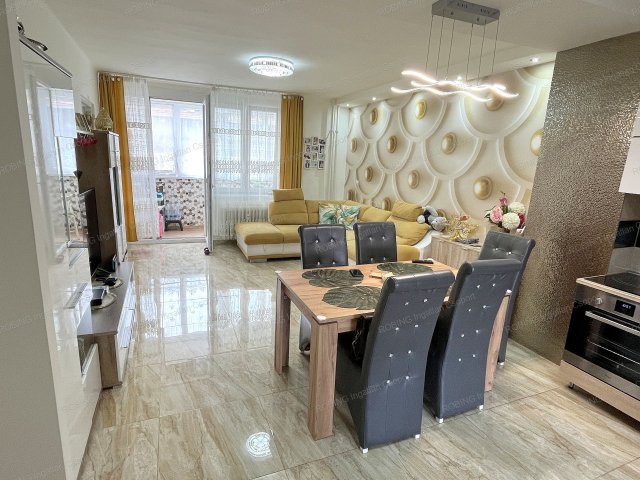 Eladó téglalakás, VIII. kerületben, Harminckettesek terén