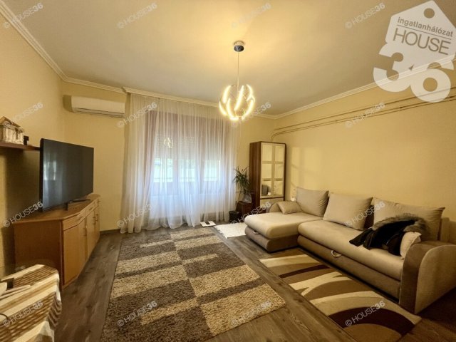 Eladó ikerház, Kiskunfélegyházán 34.9 M Ft, 2 szobás