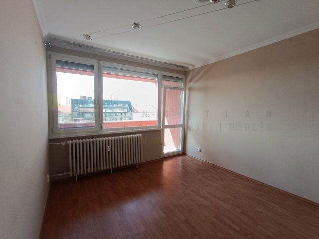 Kiadó téglalakás, albérlet, Szegeden 220 E Ft / hó, 2+1 szobás