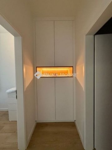 Eladó téglalakás, Pécsett 175 M Ft, 4 szobás