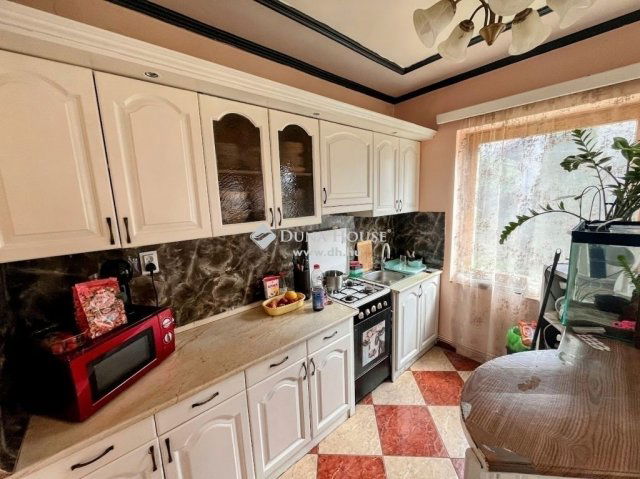 Eladó családi ház, Pécsett 65 M Ft, 6 szobás