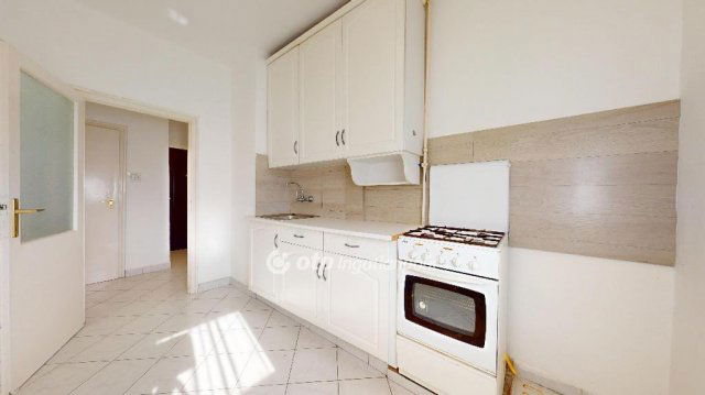 Eladó téglalakás, Tiszaújvárosban 32 M Ft, 2 szobás