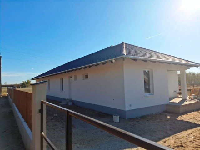 Eladó ikerház, Kakucson 85 M Ft, 4 szobás / költözzbe.hu