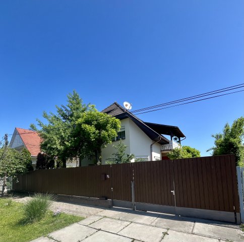 Eladó családi ház, Siófokon 124.9 M Ft, 9 szobás