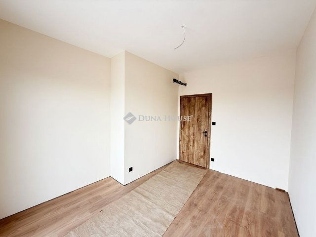 Eladó ikerház, Pécelen 133 M Ft, 5 szobás / költözzbe.hu