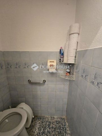 Eladó családi ház, Pécsett 32.9 M Ft, 3 szobás