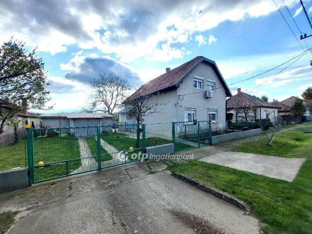 Eladó családi ház, Baracskán 65 M Ft, 4+1 szobás
