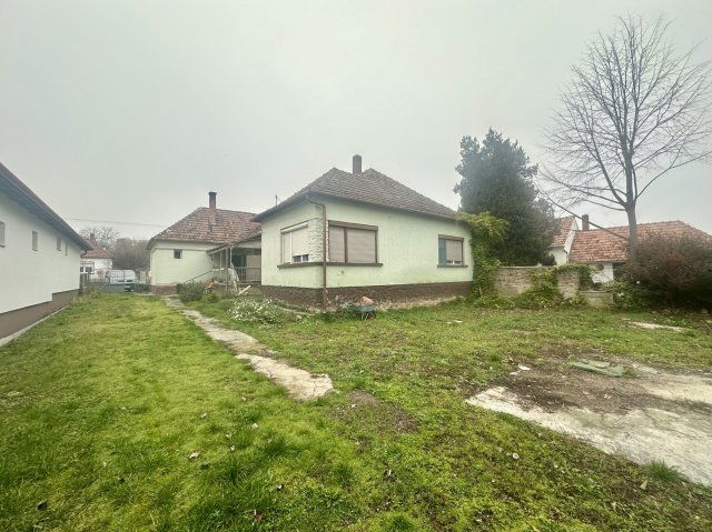 Eladó családi ház, Alsópáhokon 49.9 M Ft, 5 szobás