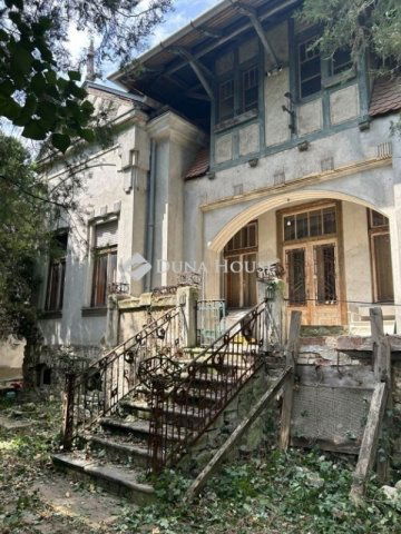 Eladó családi ház, Pécsett 499 M Ft, 6+1 szobás