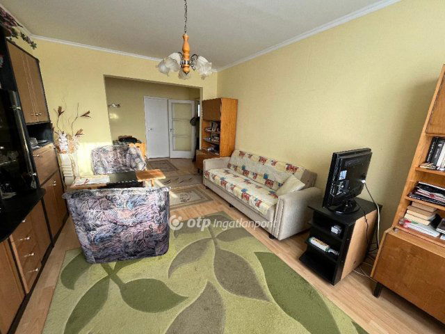 Eladó panellakás, Mosonmagyaróváron 37.5 M Ft, 2 szobás