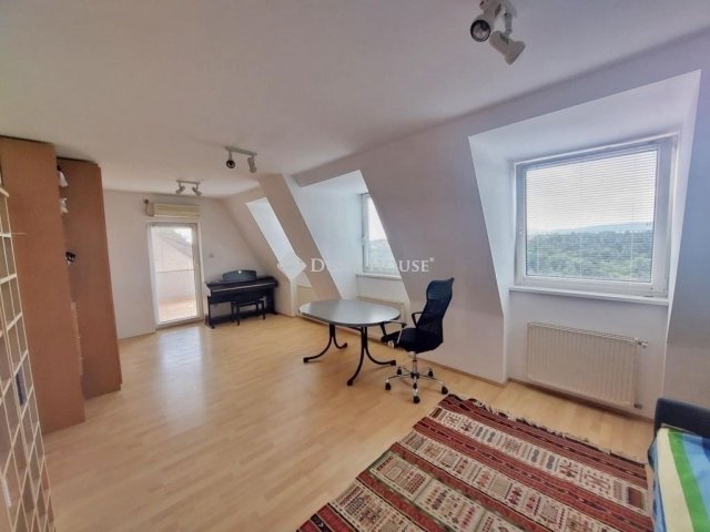 Eladó családi ház, Szentendrén 198 M Ft, 6 szobás