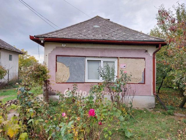 Eladó családi ház, Tiszakarádon 7.9 M Ft, 1+2 szobás