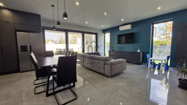 Eladó családi ház, Zsámbékon 149.999 M Ft, 5 szobás