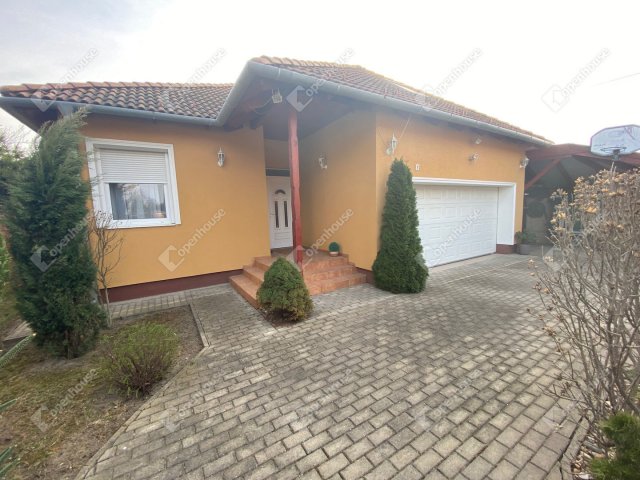 Eladó családi ház, Szegeden 149 M Ft, 4 szobás