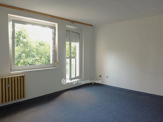 Eladó panellakás, Ajkán 29.9 M Ft, 2 szobás