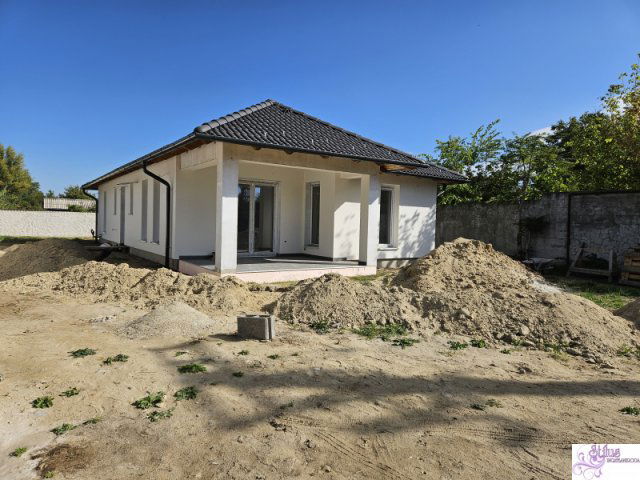 Eladó családi ház, Sződön 114 M Ft, 4 szobás