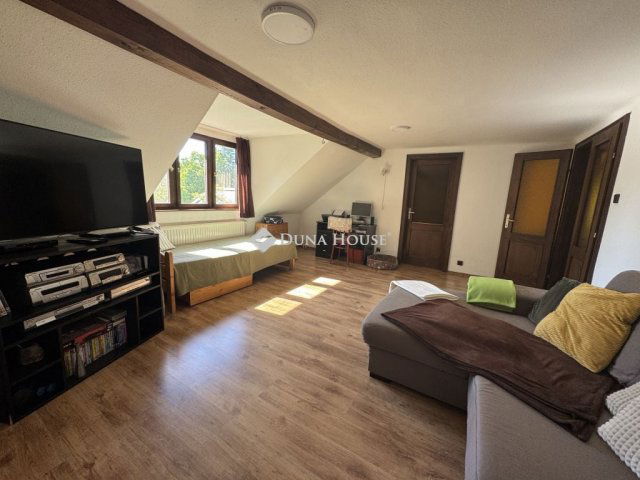 Eladó családi ház, Szentendrén 250 M Ft, 9 szobás