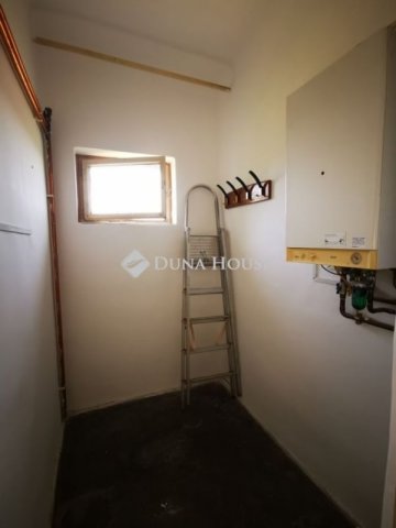 Eladó családi ház, Annavölgyben 32 M Ft, 2 szobás