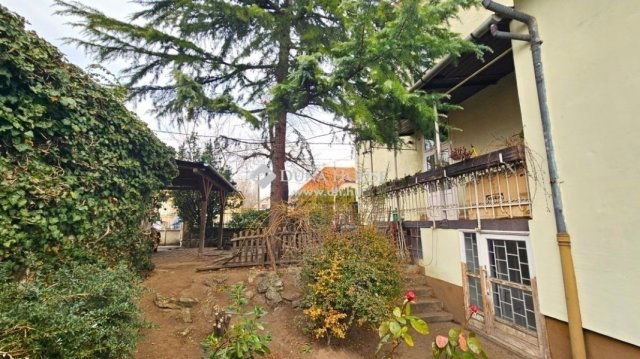 Eladó családi ház, Budapesten, X. kerületben 160 M Ft, 6 szobás