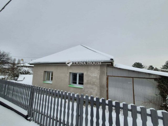 Eladó családi ház, Ercsiben 54 M Ft, 3 szobás