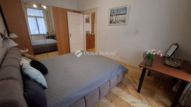 Eladó téglalakás, Budapesten, V. kerületben 102 M Ft, 2 szobás