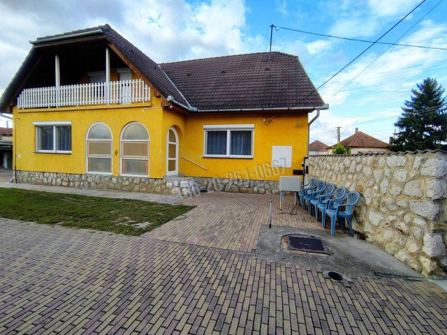 Eladó családi ház, Mohácson 61.9 M Ft, 4 szobás