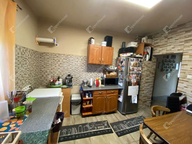 Eladó családi ház, Győrött 60 M Ft, 3 szobás