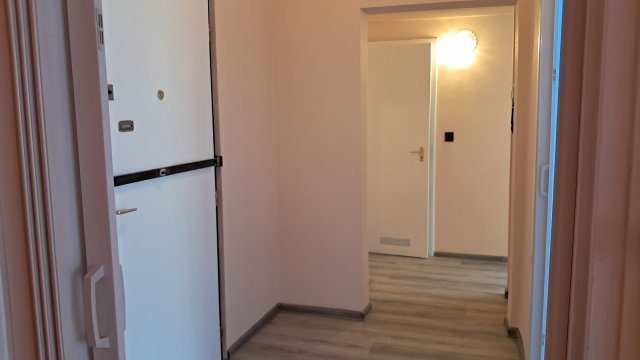 Eladó panellakás, Törökszentmiklóson 27.5 M Ft, 1+1 szobás