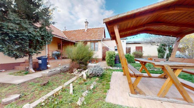 Eladó családi ház, Bekecsen 31.9 M Ft, 2 szobás