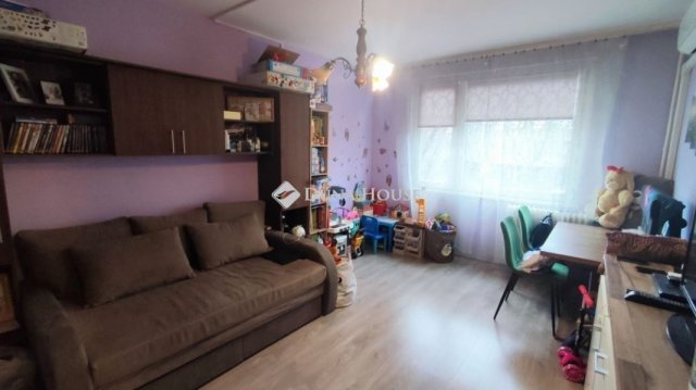 Eladó panellakás, Debrecenben 48.9 M Ft, 2 szobás