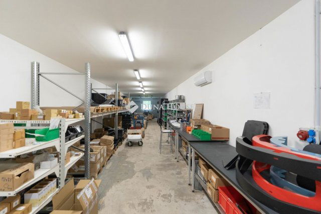Eladó ipari ingatlan, Tatabányán, Tavaszmező utcában 130 M Ft