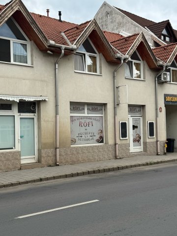 Eladó téglalakás, Pásztón 65 M Ft, 7 szobás