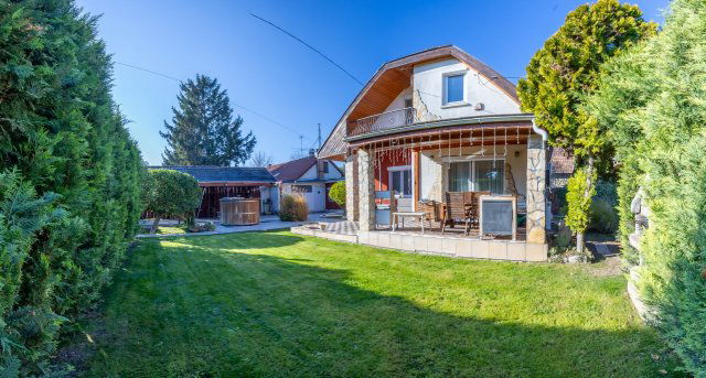 Kiadó családi ház, albérlet, III. kerületben, Szekerce utcában