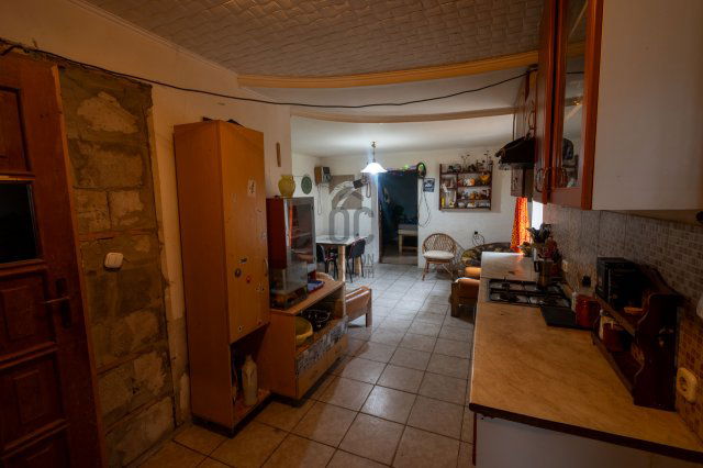 Eladó családi ház, Soponyán 25 M Ft, 4 szobás