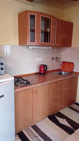 Eladó családi ház, Zalakaroson 127.5 M Ft, 8 szobás