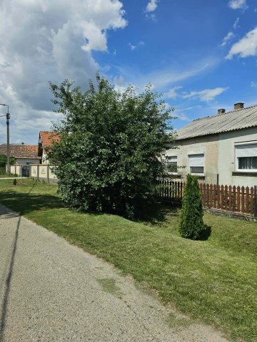 Eladó családi ház, Ácson 22 M Ft, 2 szobás
