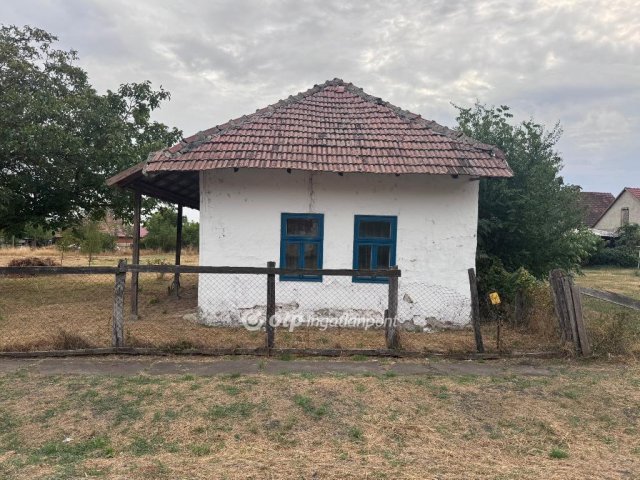 Eladó családi ház, Poroszlón 14.9 M Ft, 2+1 szobás
