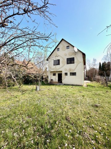 Eladó nyaraló, Balatonföldváron 60 M Ft, 5 szobás