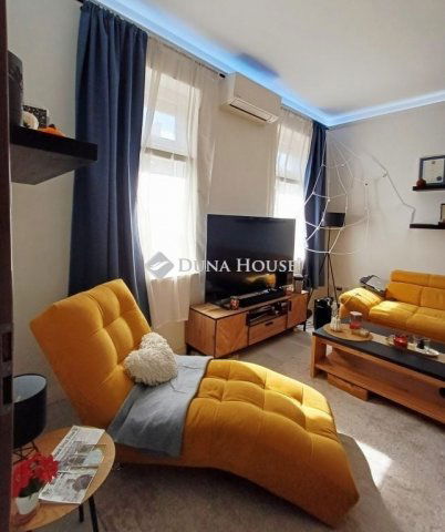 Eladó téglalakás, Budapesten, V. kerületben 109 M Ft, 1 szobás