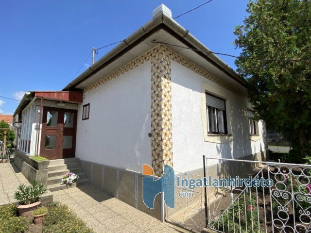 Eladó családi ház, Karácsondon 24.9 M Ft, 2+1 szobás