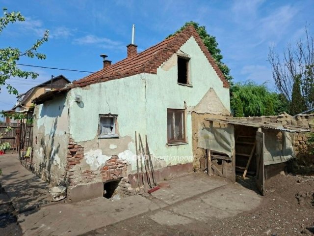 Eladó családi ház, Hajdúböszörményen 38 M Ft, 2 szobás