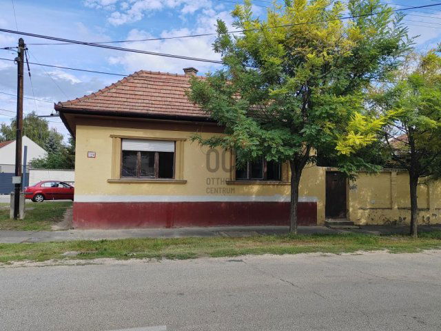 Eladó családi ház, Cegléden 52.5 M Ft, 2 szobás